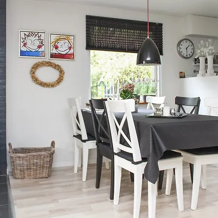 Three-bedroom Holiday In * هالس