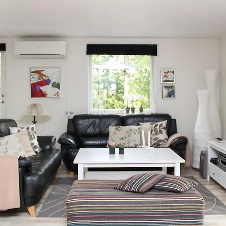 بيت للعطل Three-bedroom Holiday In *